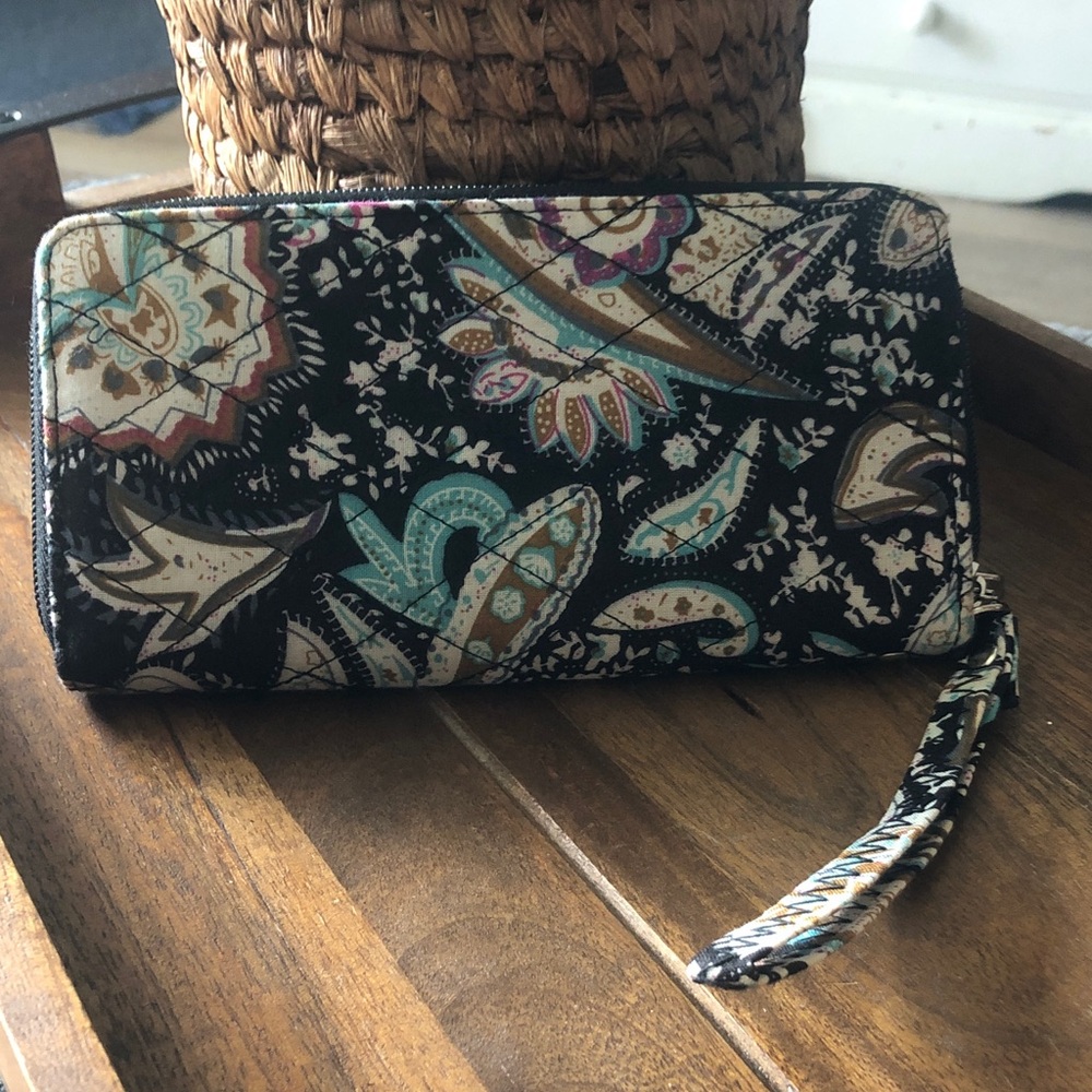Elegant Paisley Women's wallet wristlet no name new measures  7 1/2  w  4 1/2 L